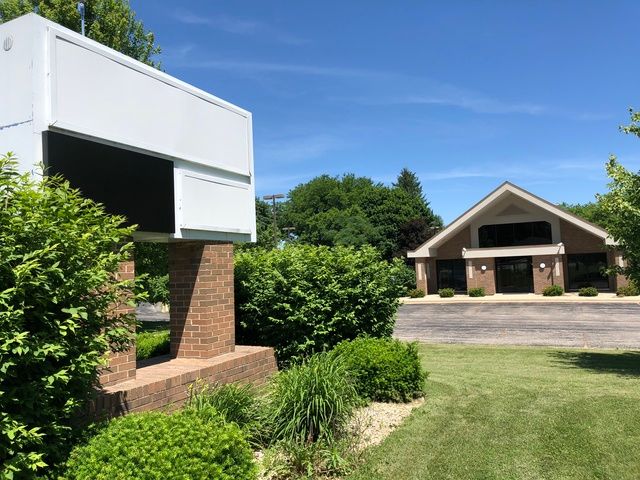 8225 Fox River Dr, Newark, IL 60541